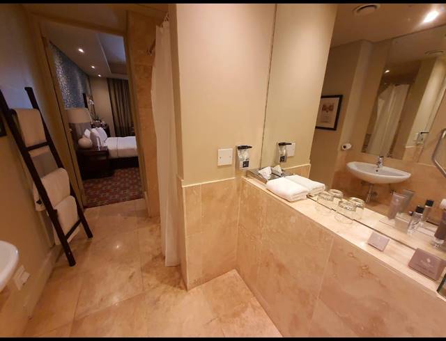 1 BEDROOM APARTMENT FOR SALE IN UMHLANGA RIDGE